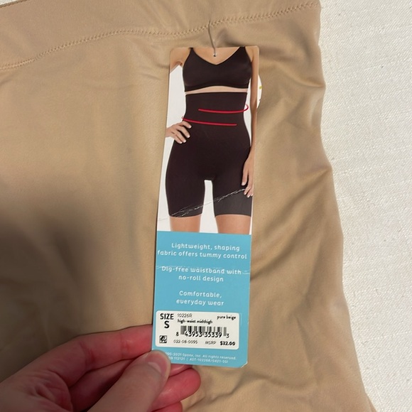 Assets by Spanx - Picture 2 of 3